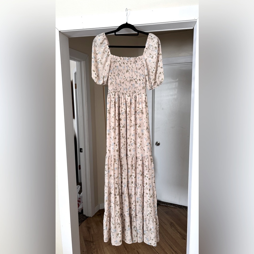✨Alter’d State Tan Floral Smocked Dress 💐